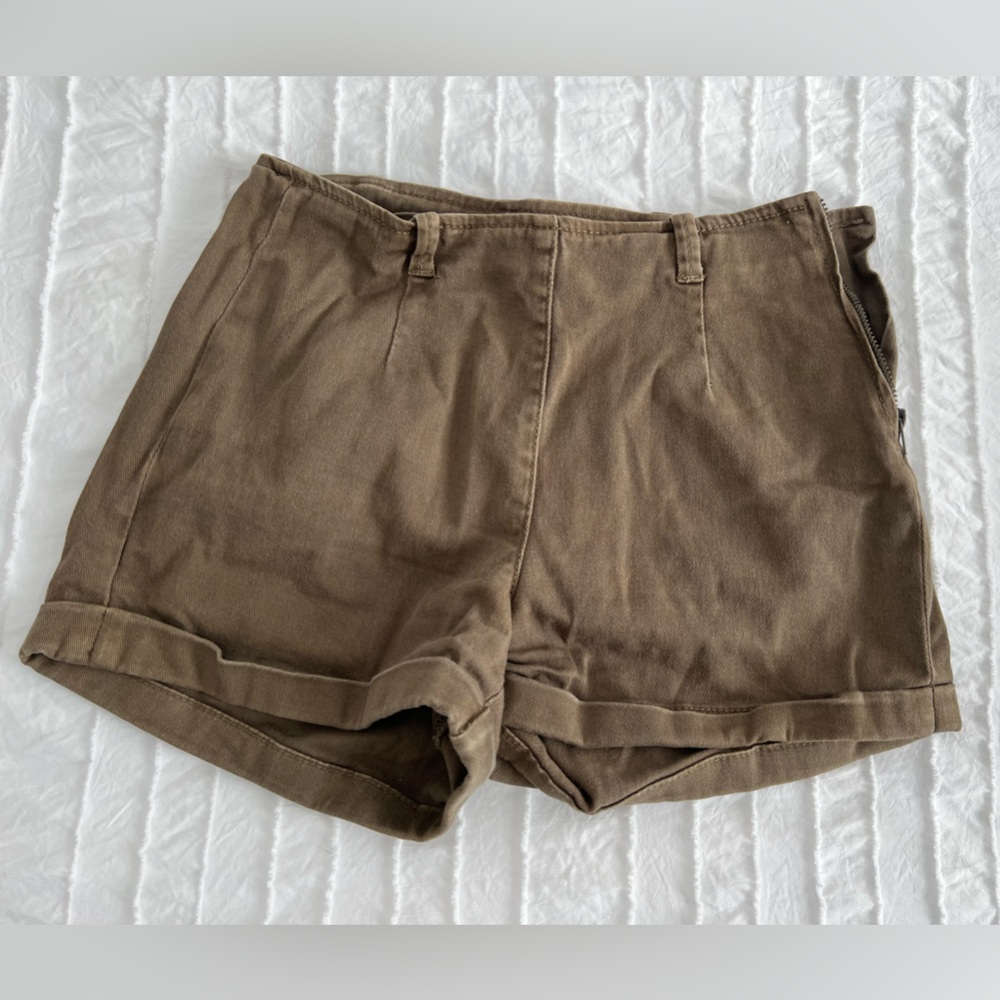 Forever 21 olive green Relaxed cargo high waisted Shorts size 24 (XS)